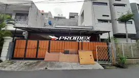 Disewakan Rumah di Tebet Cocok juga untuk Kantor Row Jalan 2 Mobil