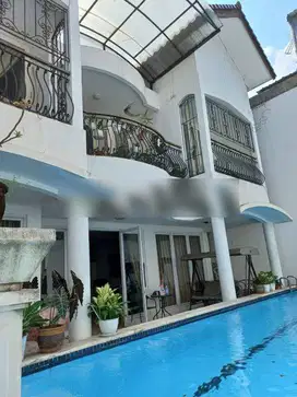 Rumah 2 Lantai Bagus SHM di Senopati, Jakarta Selatan