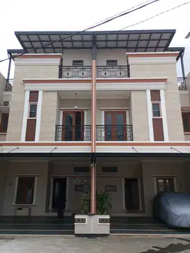Rumah Cantik Dan Murah dalam Komplek 3 Unit Di Cipayung Jakarta Timur