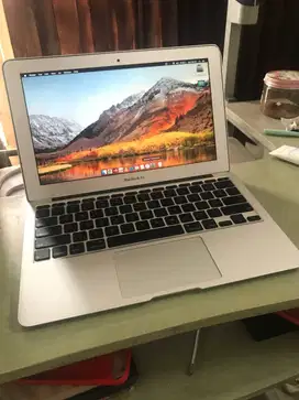 Macbook air 11inch 2/64