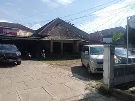 Rumah di Jl. Supratman dekat Gedung Sate