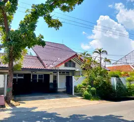 Dijual cepat Rumah Besar 2 lantai di jalan suyudono kota semarang