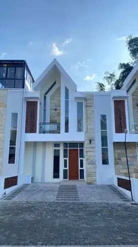 RUMAH 2 LANTAI LOKASI SAMPING JATIMPARK 2 KOTA BATU