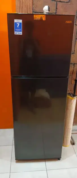 Kulkas 2 pintu Aqua