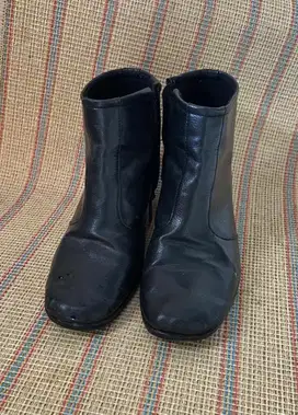 Sepatu hitam boats wanita