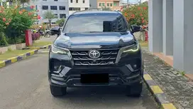 Toyota Fortuner VRZ GR Sport 2.8 AT Hitam 2023/2024