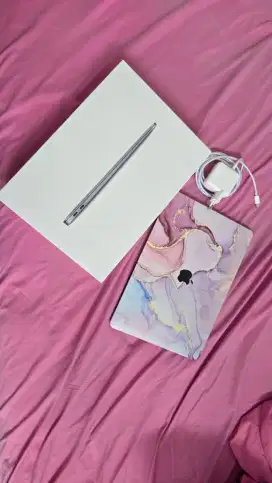 Dijual MacBook Air M1 warna grey, space 256 GB