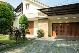 RUMAH 2 LANTAI LT.574 M2, LB.350 M2 FULL FURNISHED TINGGAL MASUK AJA