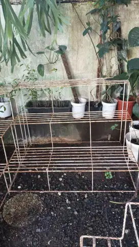 Rak bunga susun besi