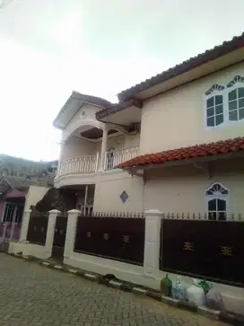 Rumah Disewakan di PCI