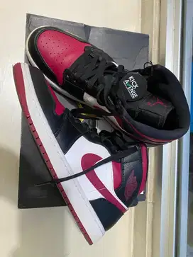 Air Jordan 1 MID Black/Noble Red-White