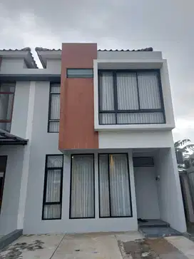 RUMAH NYAMAN 2 LANTAI SUDAH SHM 3 K.TIDUR POSISI SUDUT