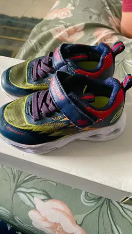 Sepatu sketchers