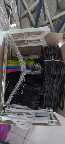 Hanger gantungan baju jemuran
