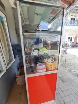 Etalase kaca aluminium