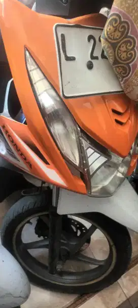 Beat 2014 putih orange