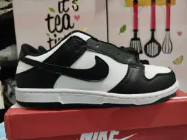 Nike sb dunk low panda size 42(43 nyaman pake)