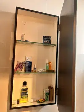 Cermin berlaci kamar mandi (tanpa isi2)