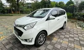 Sewa Mobil dengan Driver