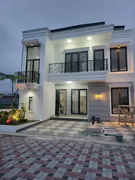 Rumah Mewah American Klasik dekat Sleman City Hall
