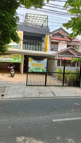 Disewakan Ruko 3lt (lt 3 Rooftop) ex Cafe & dijual peralatan cafe