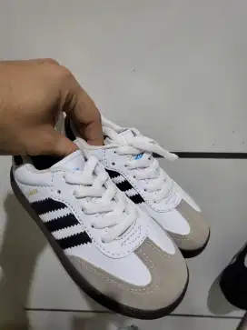 Sepatu anak samba samba