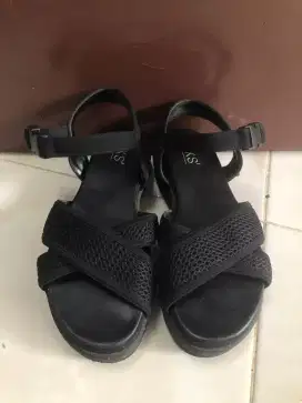 Preloved Sepatu Sendal by MKS size 38