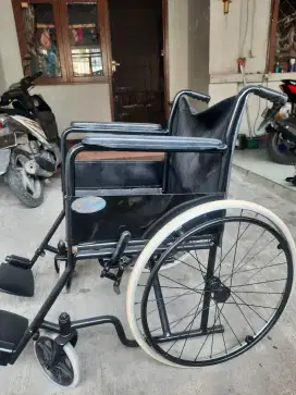 Kursi roda dewasa