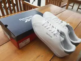 Sepatu Rebook UK 41 Baru