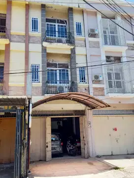 Ruko Tengah Kota Lokasi Dekat Mall Ratu Indah