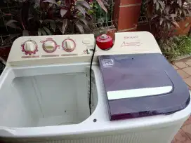 Mesin cuci merek sharp 8-5 kilo bagus gak ada tutup penyucinya
