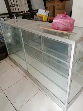 Etalase kaca almunium