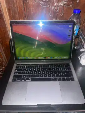 Macbook Pro 2020 i5
Varian : 16/512GB silver