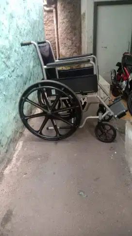 Jual kursi roda bekas barang masih bagus jarang di pake