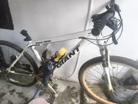 Sepeda Giant Rock 4500