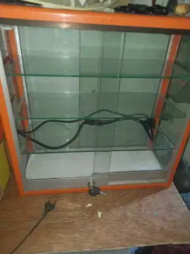 Dijual etalase rokok