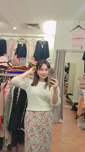 Cari kerjaan spg, host live atau jaga toko apa saja