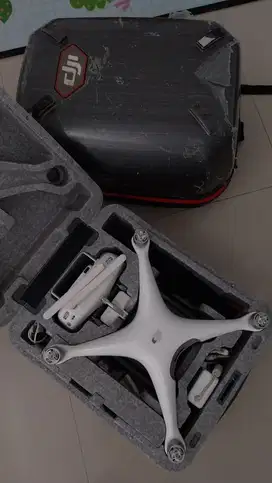 DRONE DJI PHANTOM 4