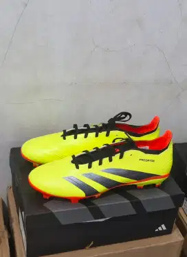 Sepatu bola addidas predator league