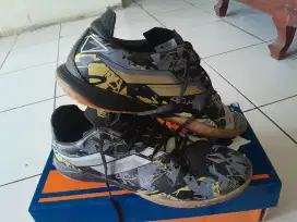 Sepatu futsal mills