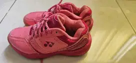 Sepatu yonex powerchusion