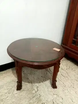 Meja jati sedang
