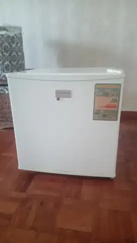 Kulkas mini bekas seperti baru