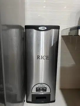 Tempat beras 30kg / dispenser beras