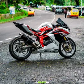 Dijual cbr 250rr 2019 KM 18.000 Warna asli hitam doff rangka merah