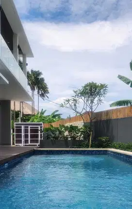 Disewakan rumah gaya villa di Berawa, Canggu.