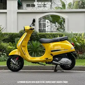 Piaggio Vespa S 125 IGET LED Th 2022 Warna Kuning Perfect Condition