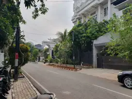 DIJUAL RUMAH MEWAH DI CEMPAKA PUTIH UK 10X18.8M SUDAH SHM