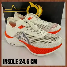 Size 39 | ORTUSEIGHT - New JUAL RUGI | Off White Sepatu Lari Running