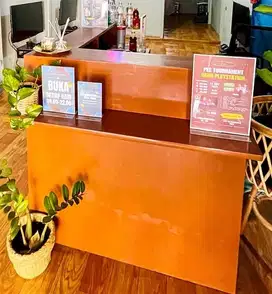 Meja kasir kayu